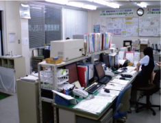 事務所内13席
